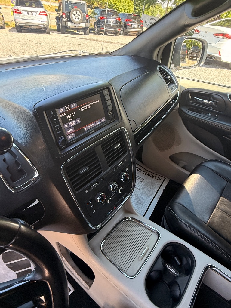2019 Dodge Grand Caravan - $9,995