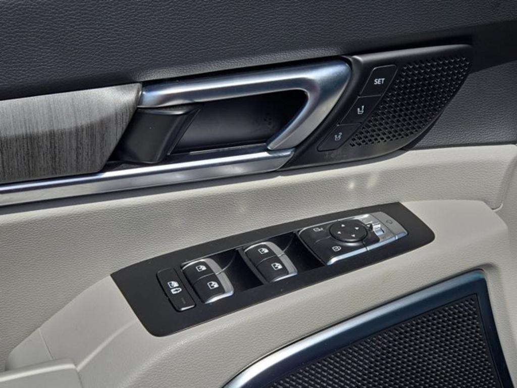 2023 Kia Telluride SX photo
