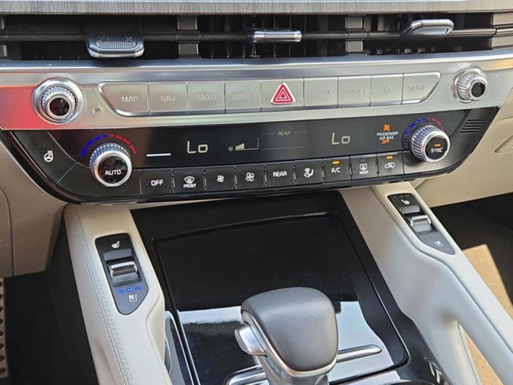 2023 Kia Telluride SX photo