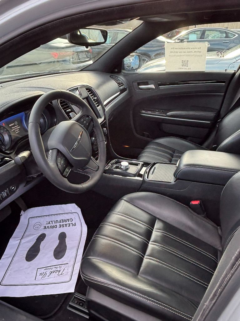 2023 Chrysler 300 - $28,500