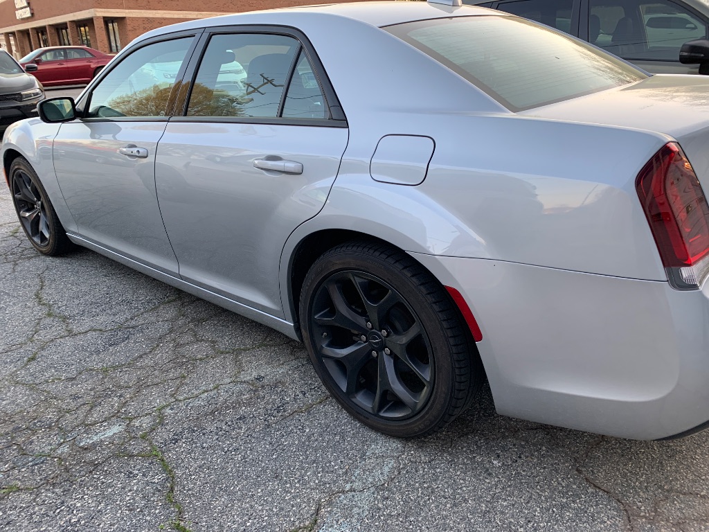 2023 Chrysler 300 - $28,500