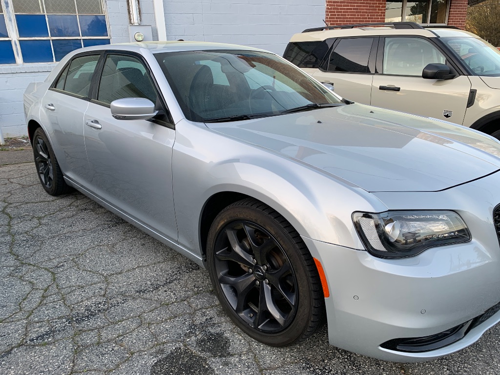 2023 Chrysler 300 - $28,500