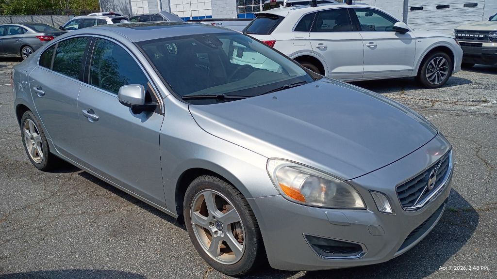 2013 Volvo S60 - $15,000