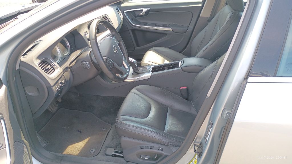 2013 Volvo S60 - $15,000
