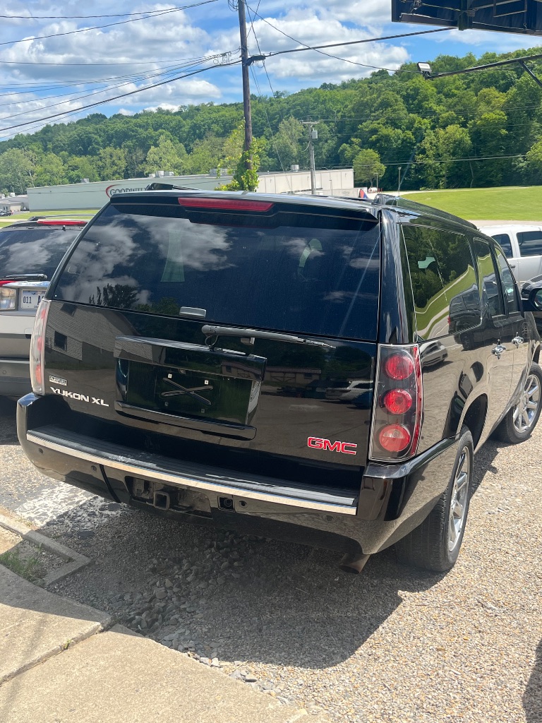 2009 GMC Yukon XL Denali photo
