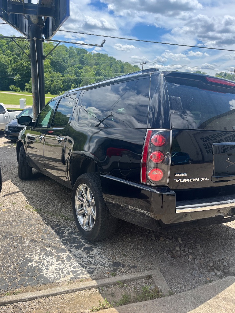 2009 GMC Yukon XL Denali photo