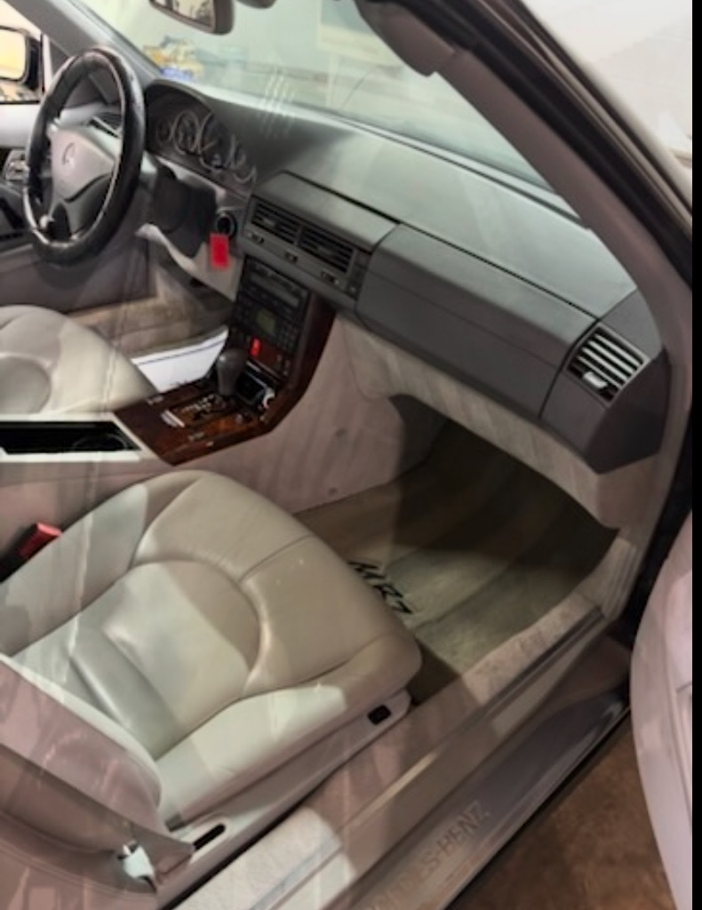 2001 Mercedes-Benz SL-Class SL500 photo