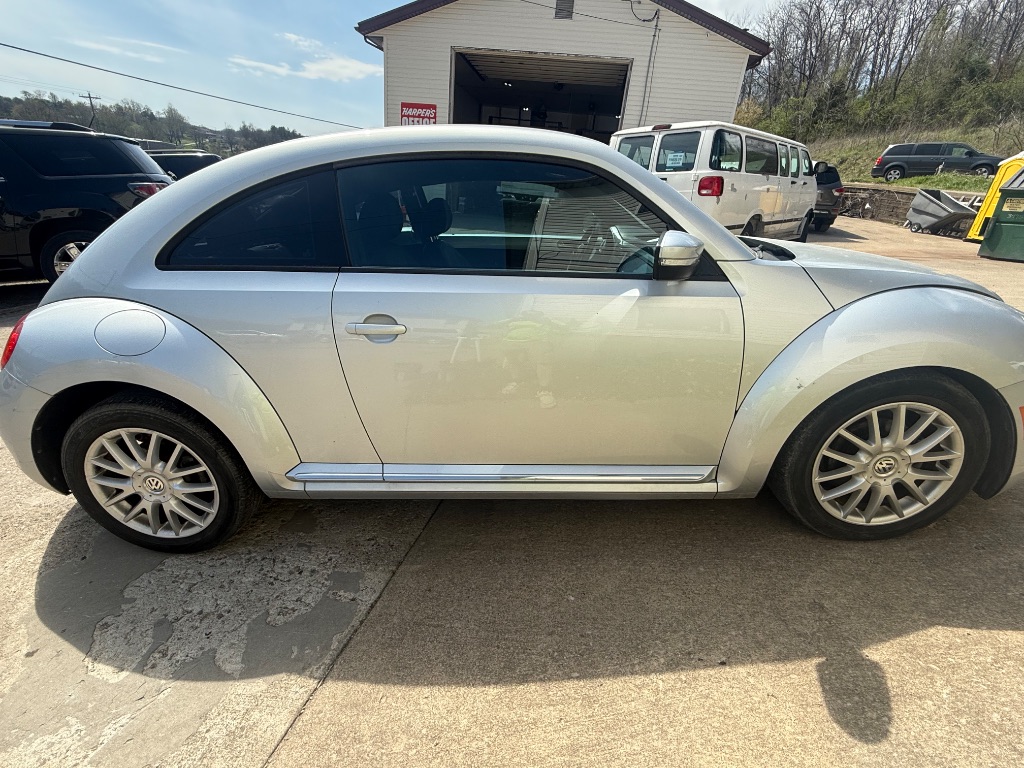 2012 Volkswagen Beetle 2.5 PZEV photo
