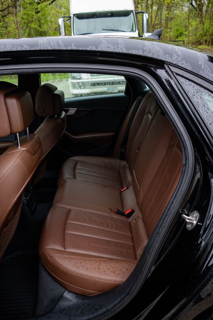 2017 Audi A4 Premium photo