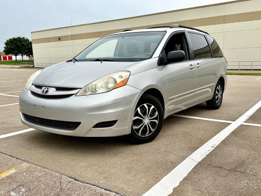2010 Toyota Sienna - $3,495