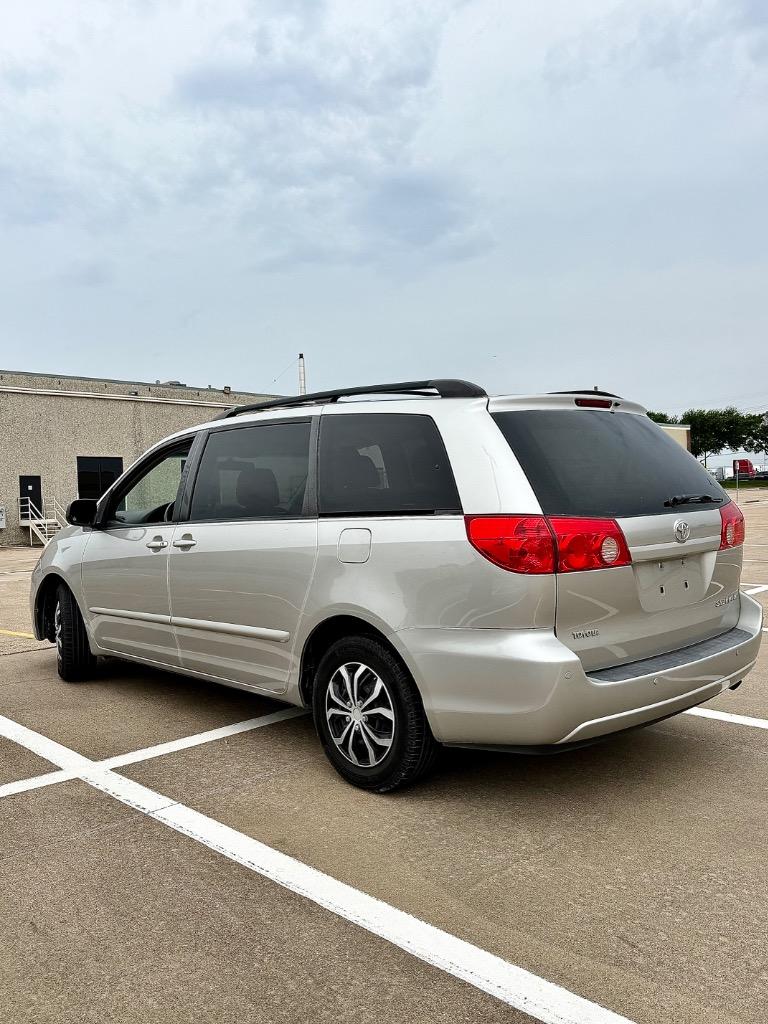 2010 Toyota Sienna - $3,495