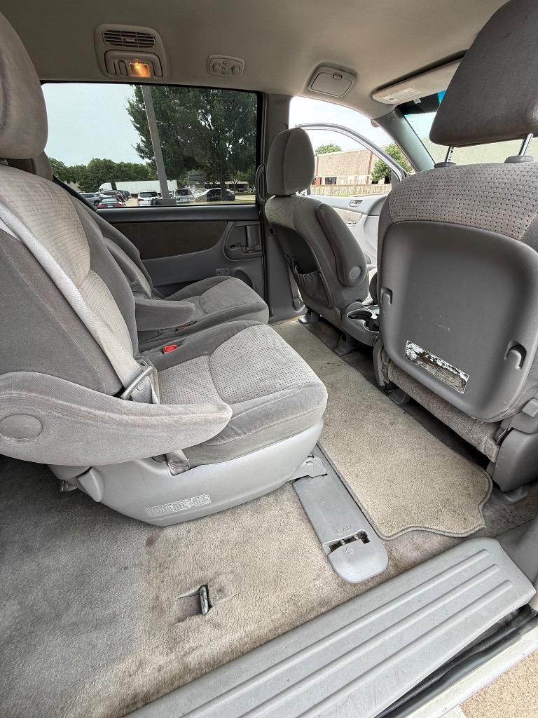 2010 Toyota Sienna - $3,495