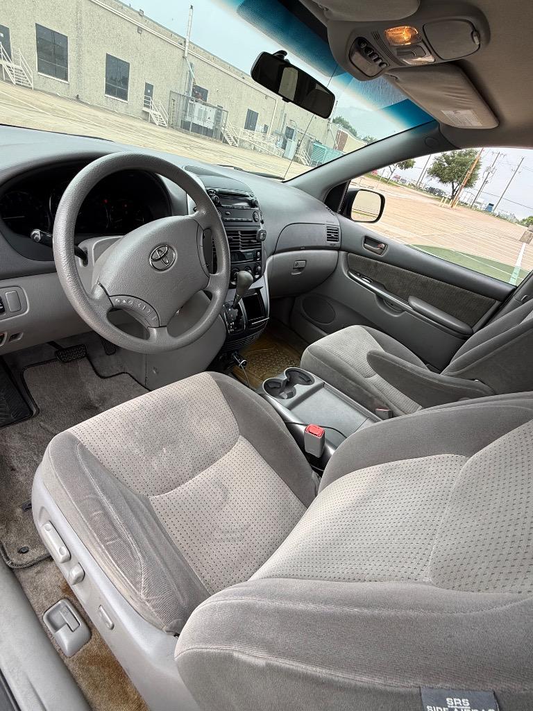 2010 Toyota Sienna - $3,495