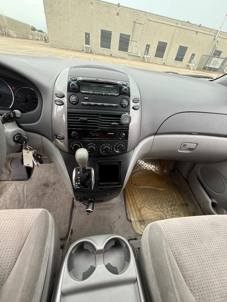 2010 Toyota Sienna - $3,495