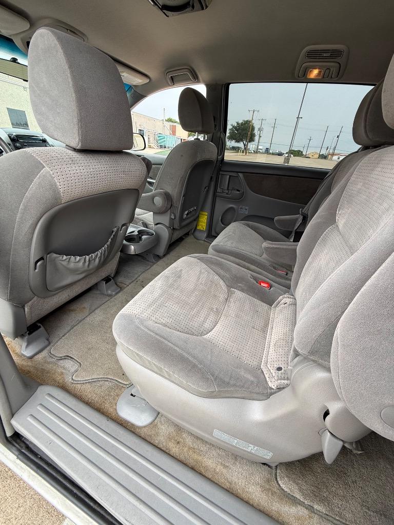 2010 Toyota Sienna - $3,495