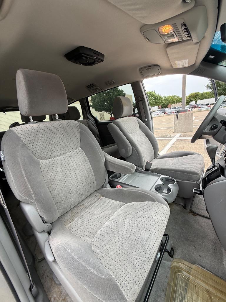 2010 Toyota Sienna - $3,495