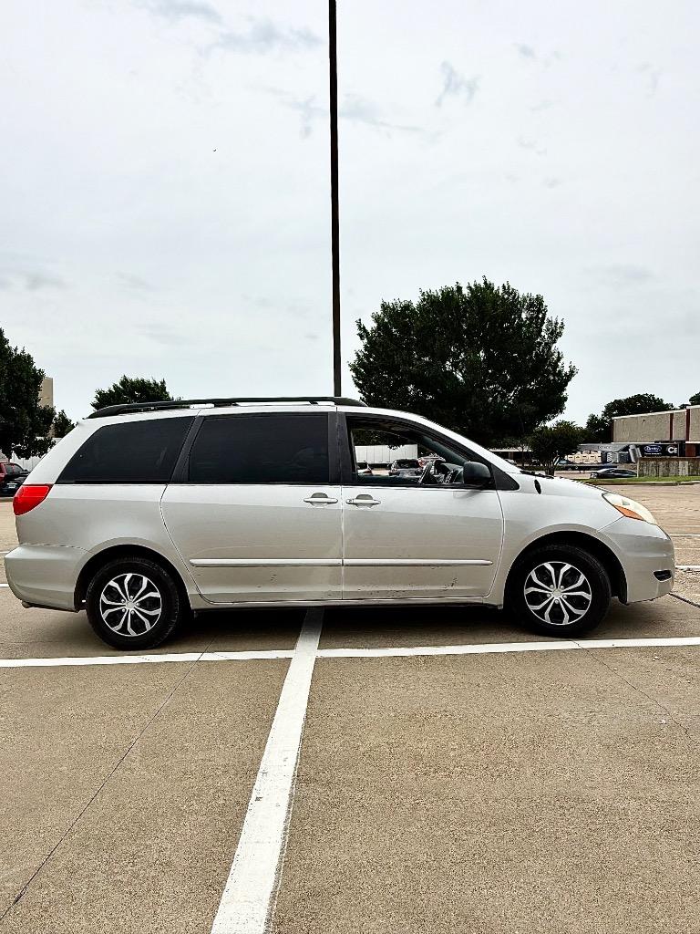 2010 Toyota Sienna - $3,495