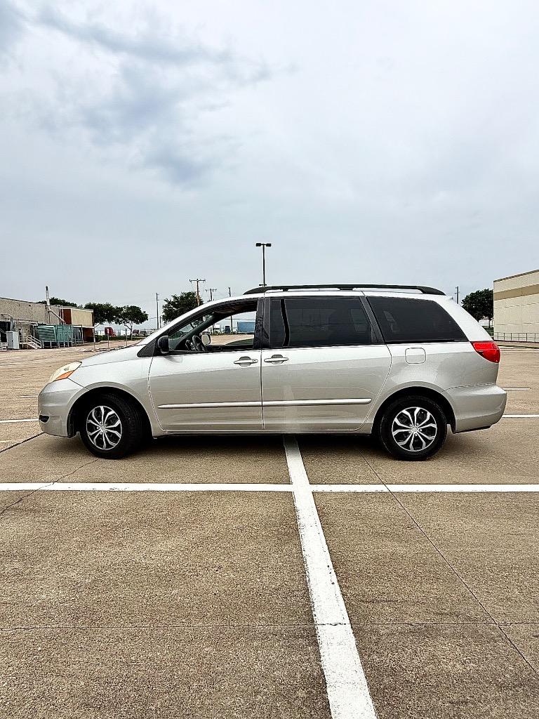 2010 Toyota Sienna - $3,495