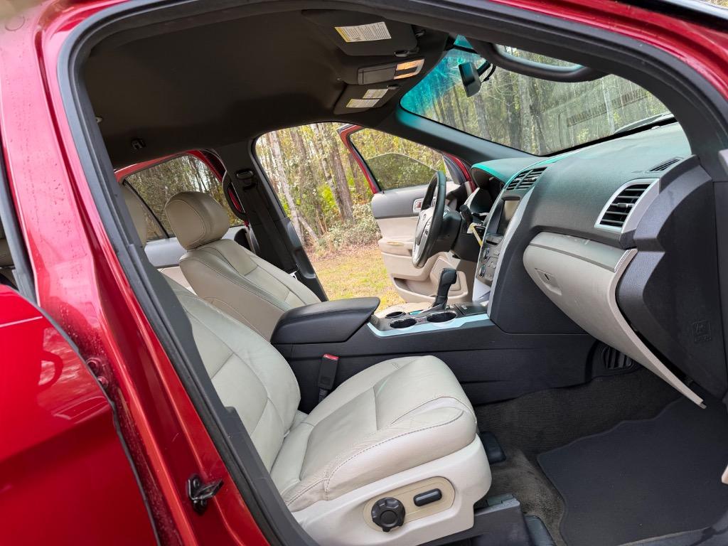 2015 Ford Explorer - $10,900