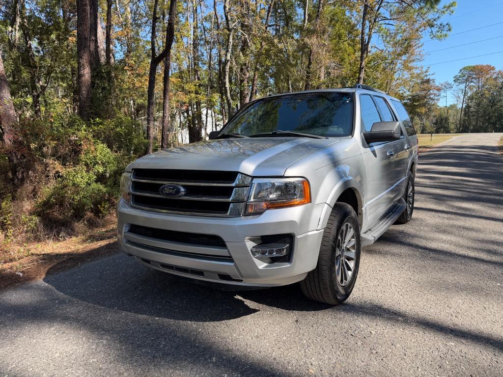 2017 Ford Expedition - $13,900