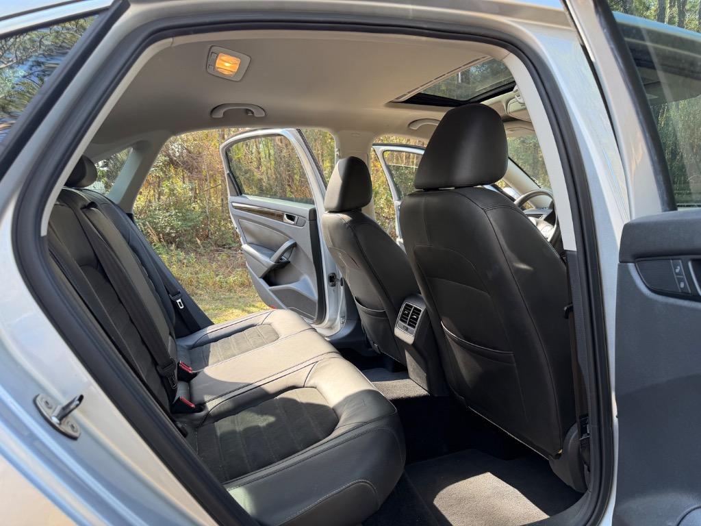 2014 Volkswagen Passat - $8,900