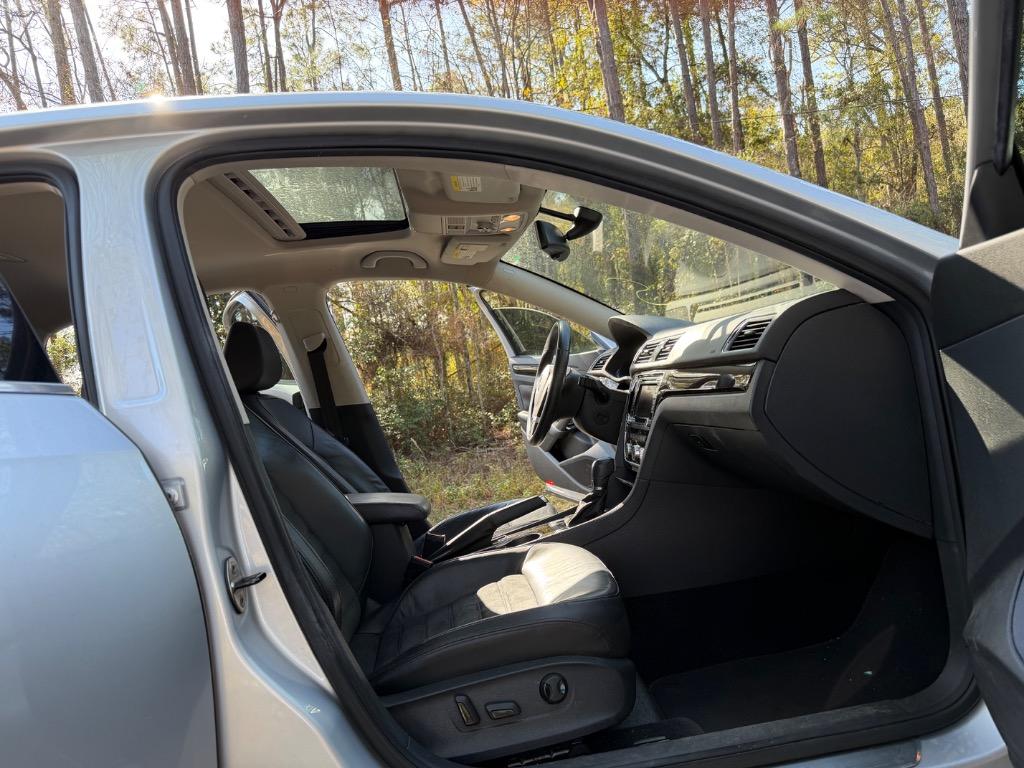 2014 Volkswagen Passat - $8,900