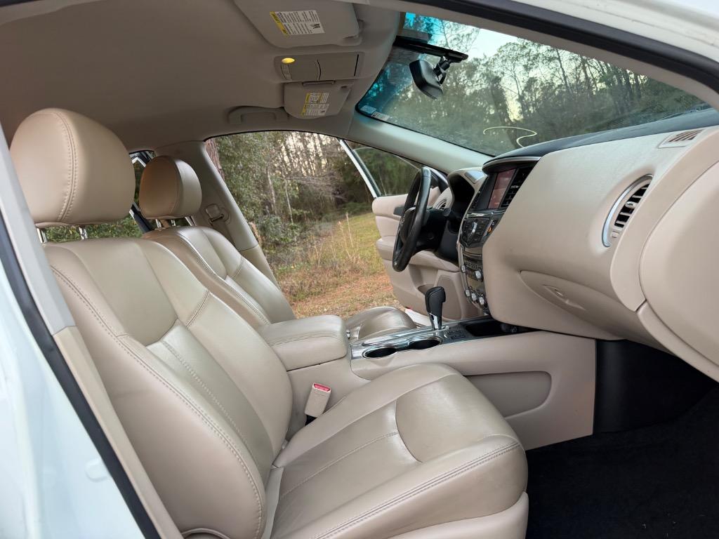 2017 Nissan Pathfinder - $11,900