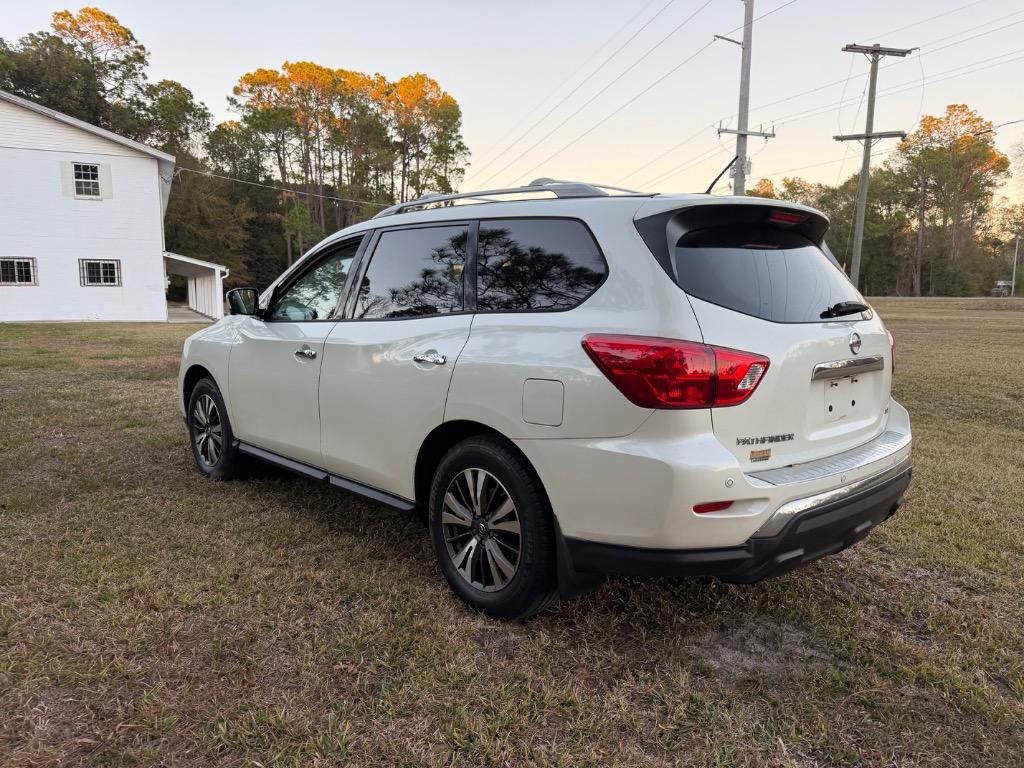 2017 Nissan Pathfinder - $11,900