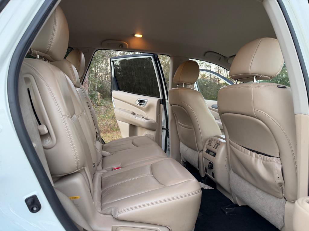 2017 Nissan Pathfinder - $11,900