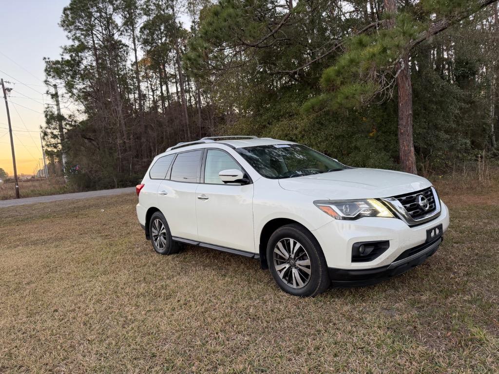 2017 Nissan Pathfinder - $11,900
