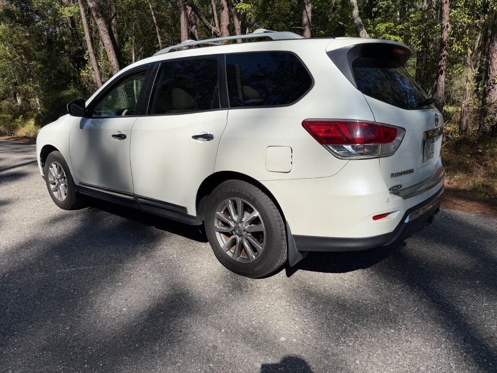 2015 Nissan Pathfinder - $8,900