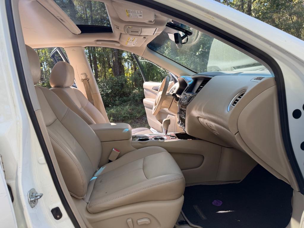 2015 Nissan Pathfinder - $8,900