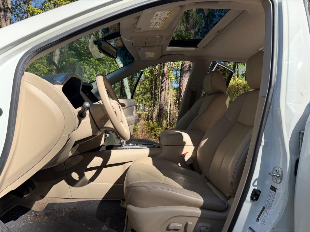 2015 Nissan Pathfinder - $8,900