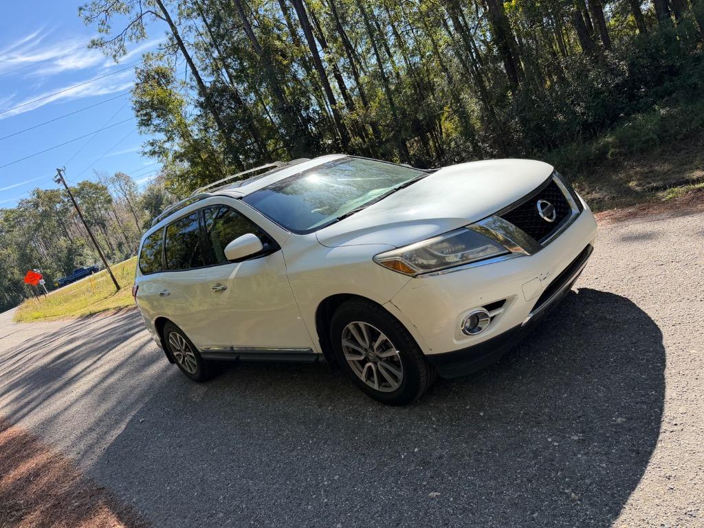 2015 Nissan Pathfinder - $8,900