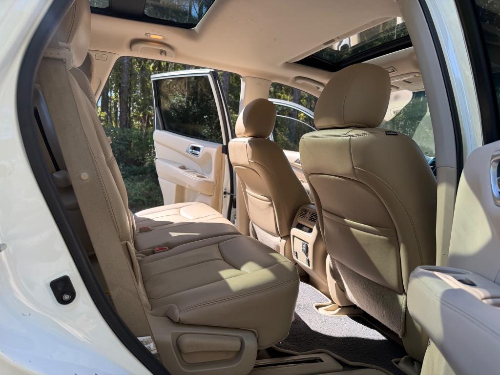 2015 Nissan Pathfinder - $8,900