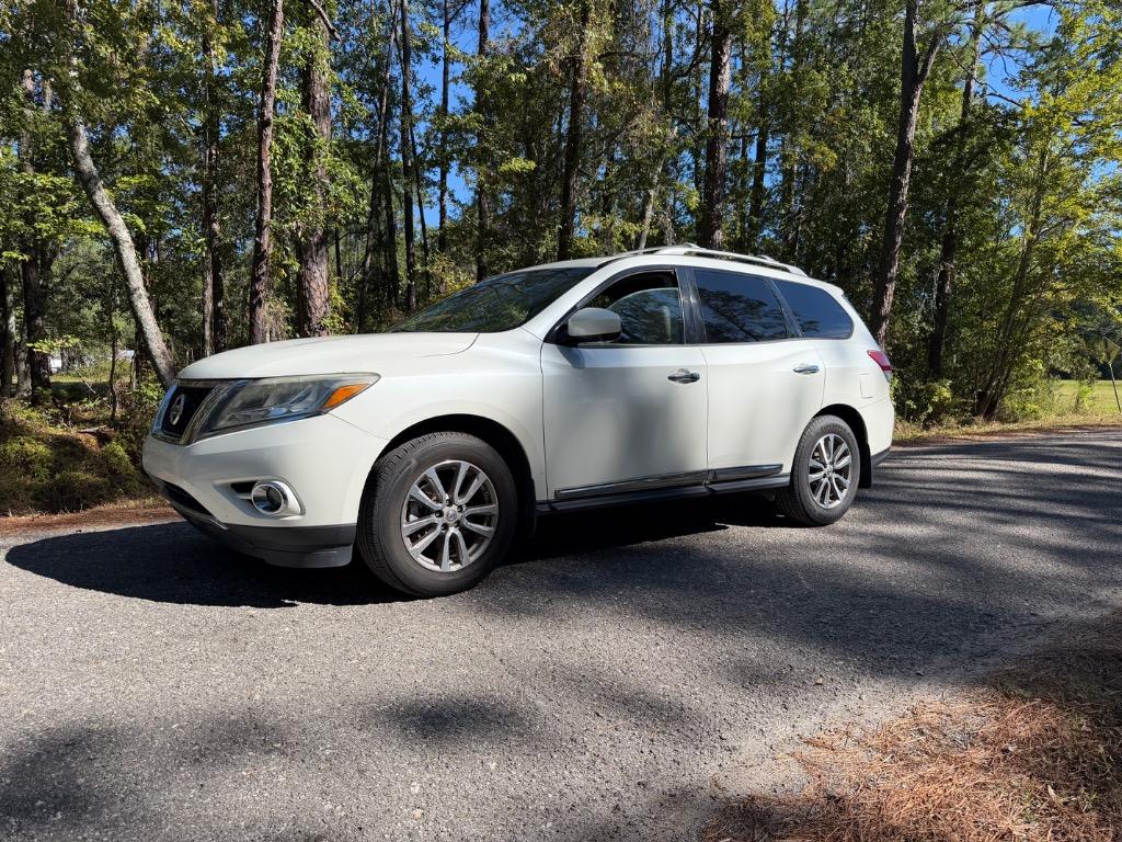 2015 Nissan Pathfinder - $8,900