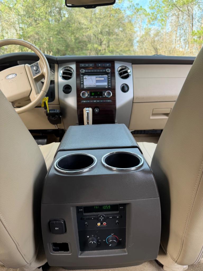 2011 Ford Expedition - $11,900