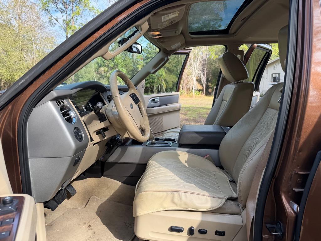 2011 Ford Expedition - $11,900
