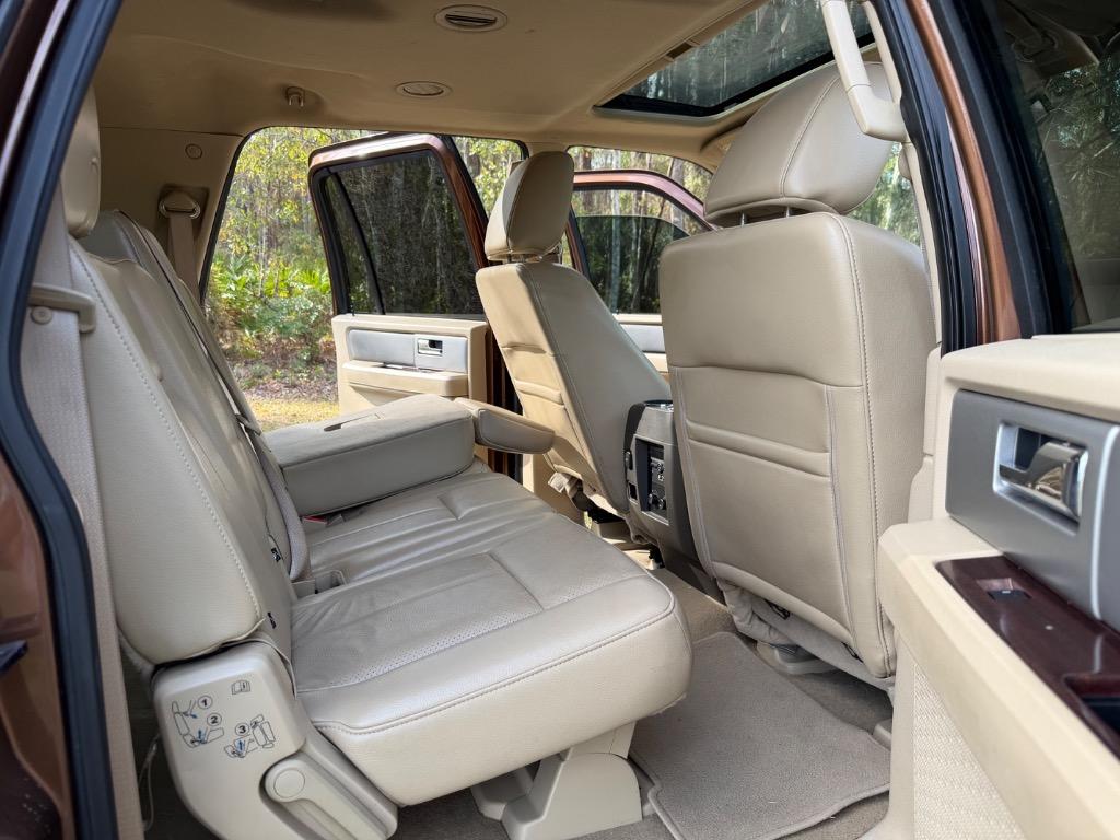 2011 Ford Expedition - $11,900