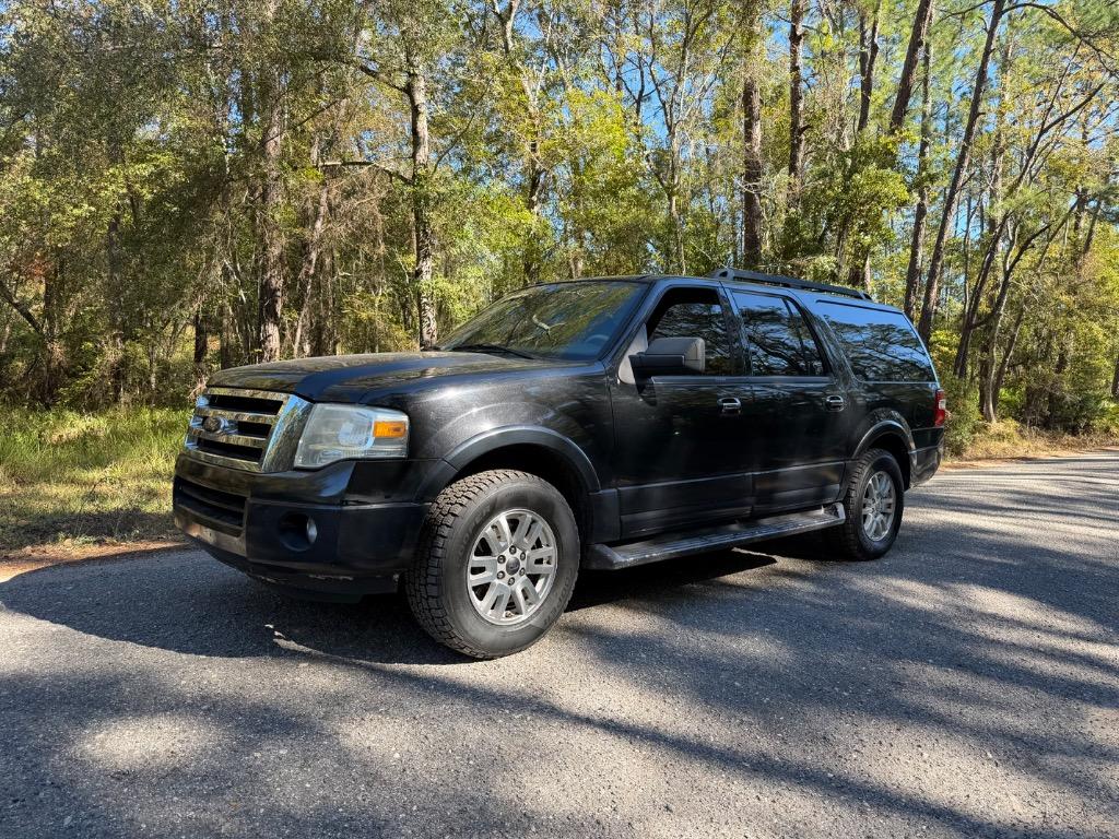 2014 Ford Expedition - $8,900