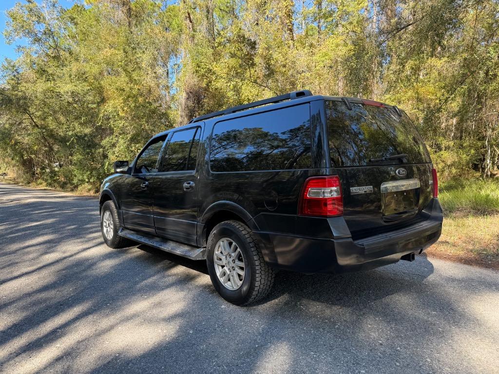 2014 Ford Expedition - $8,900