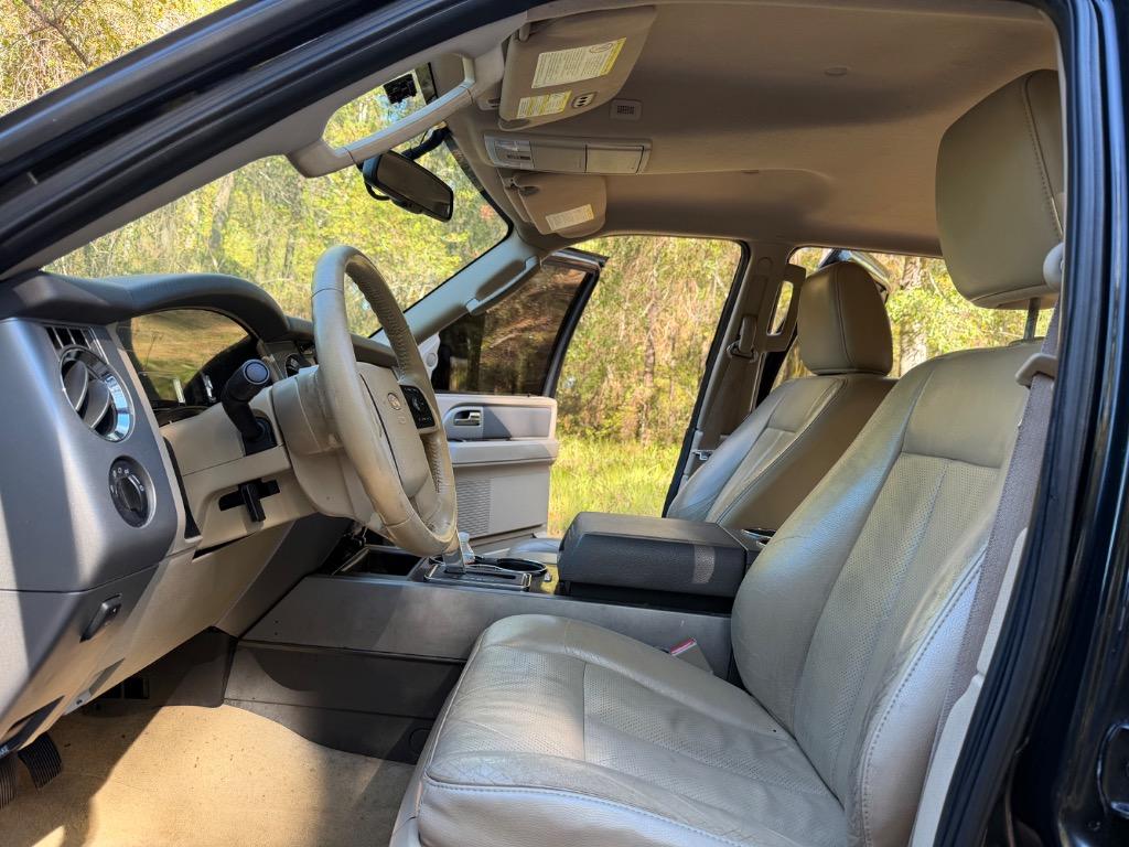 2014 Ford Expedition - $8,900