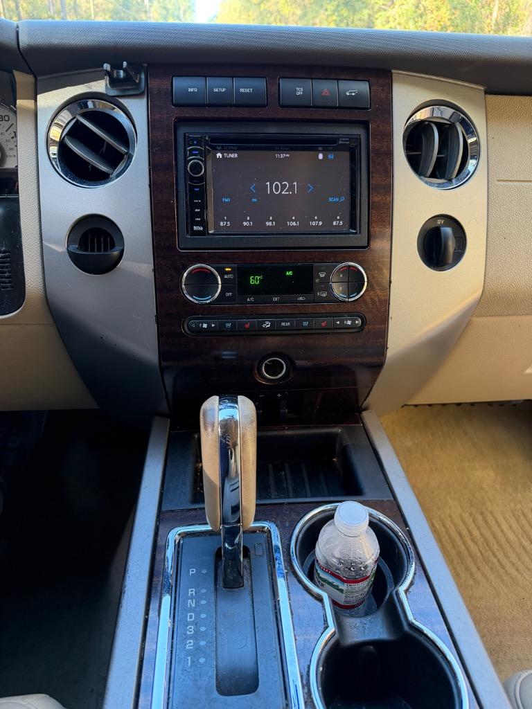 2014 Ford Expedition - $8,900