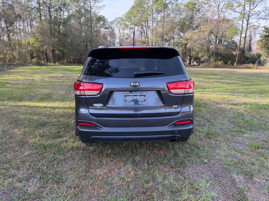 2016 Kia Sorento - $10,900