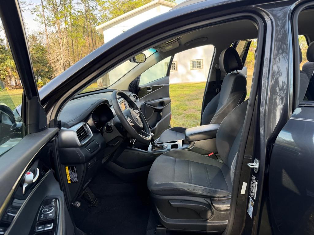 2016 Kia Sorento - $10,900