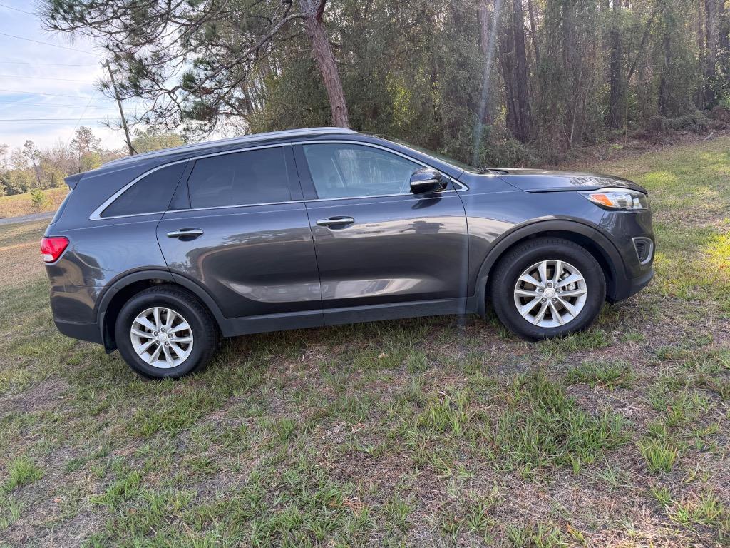 2016 Kia Sorento - $10,900