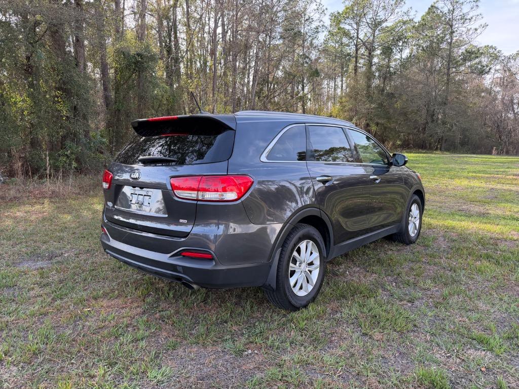 2016 Kia Sorento - $10,900