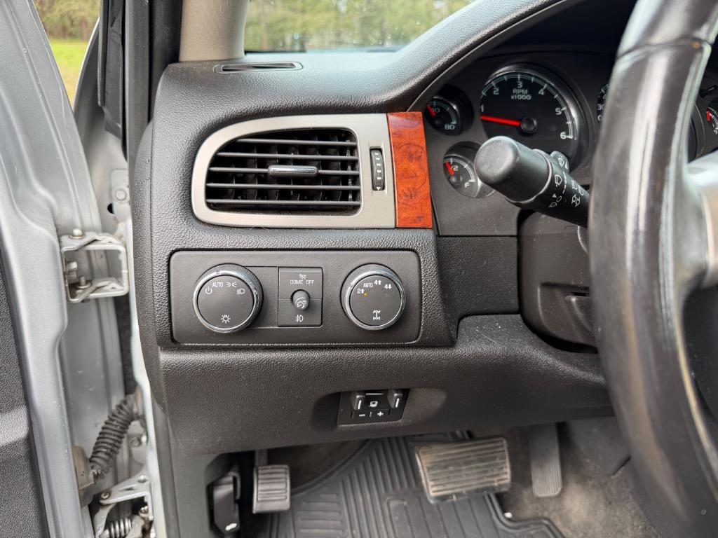 2013 Chevrolet Avalanche - $13,900