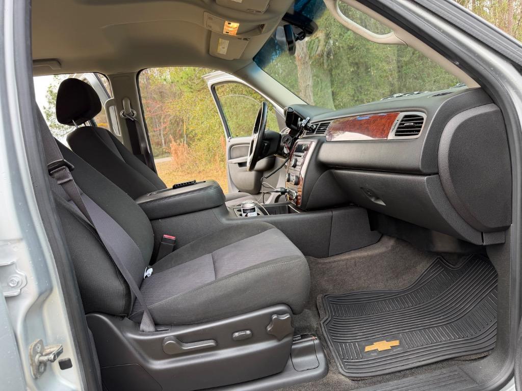 2013 Chevrolet Avalanche - $13,900