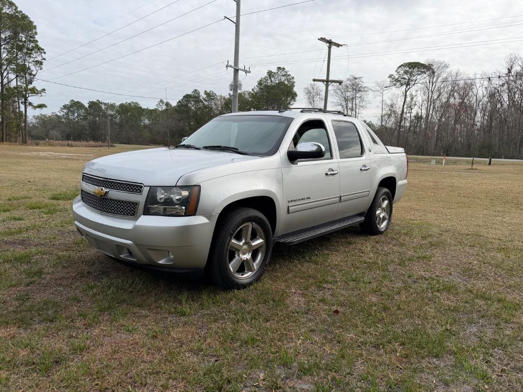 2013 Chevrolet Avalanche - $13,900